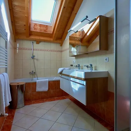 Casa Nostra Villa